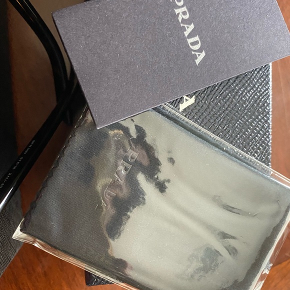 New authentic Prada sunglasses in brown - Picture 7 of 10